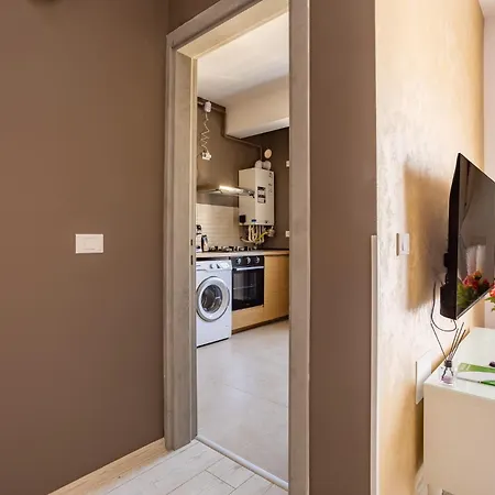 Unique Sapphire 33 Apartment