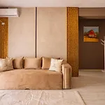 Unique Sapphire 33 * 布加勒斯特