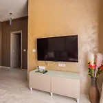 Unique Sapphire 33