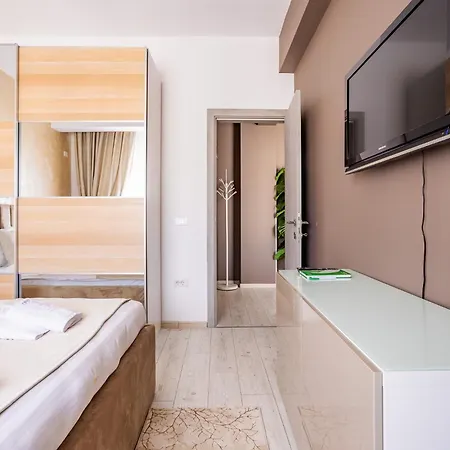 Unique Sapphire 33 * Bükreş