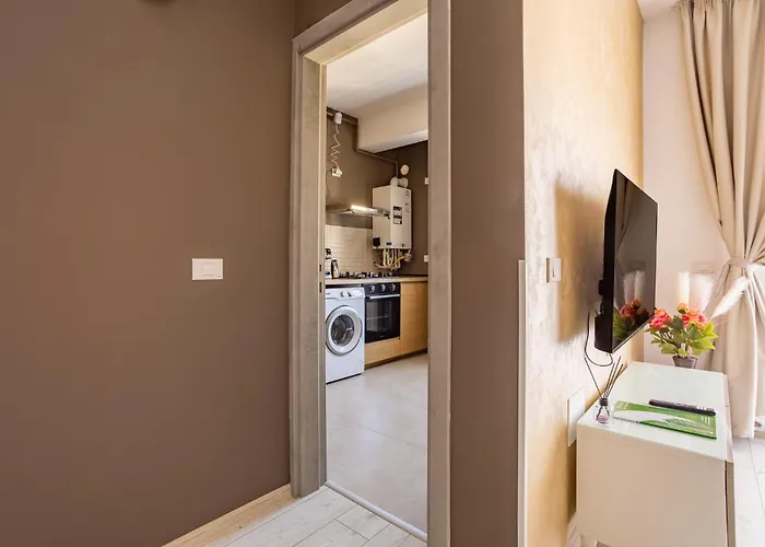 Unique Sapphire 33 Apartment